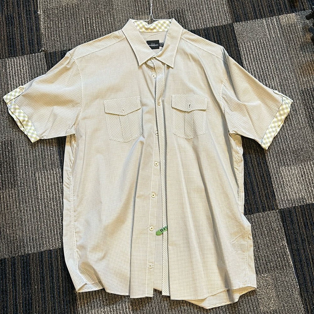 Men’s short sleeve button up shirt